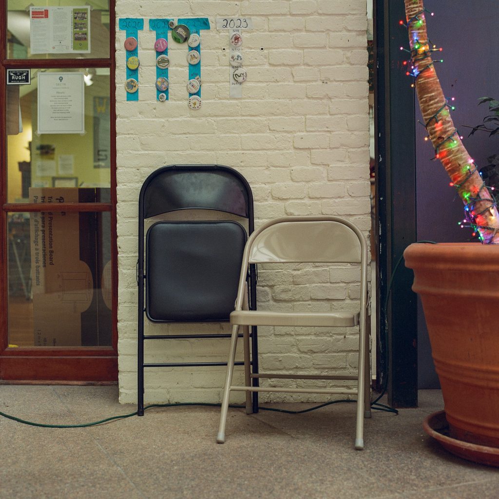 For the ones who stay, for the ones who leave. Instagram: @jan3393 📷 : Hasselblad 500c/m 🎞️ : Kodak Portra 800 🔬 : The Darkroom Lab